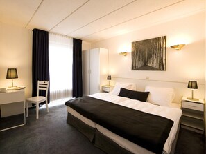 In-room safe, desk, laptop workspace, free WiFi