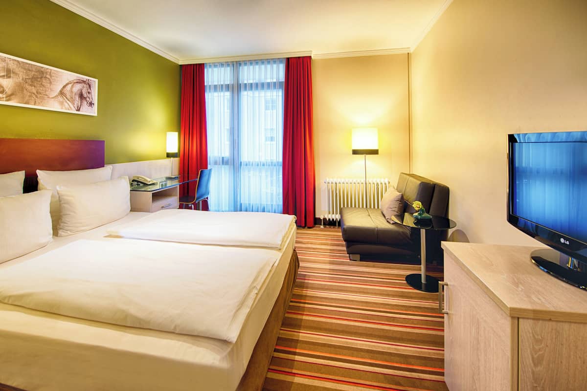 Comfort Room | In-room safe, desk, free WiFi, bed sheets