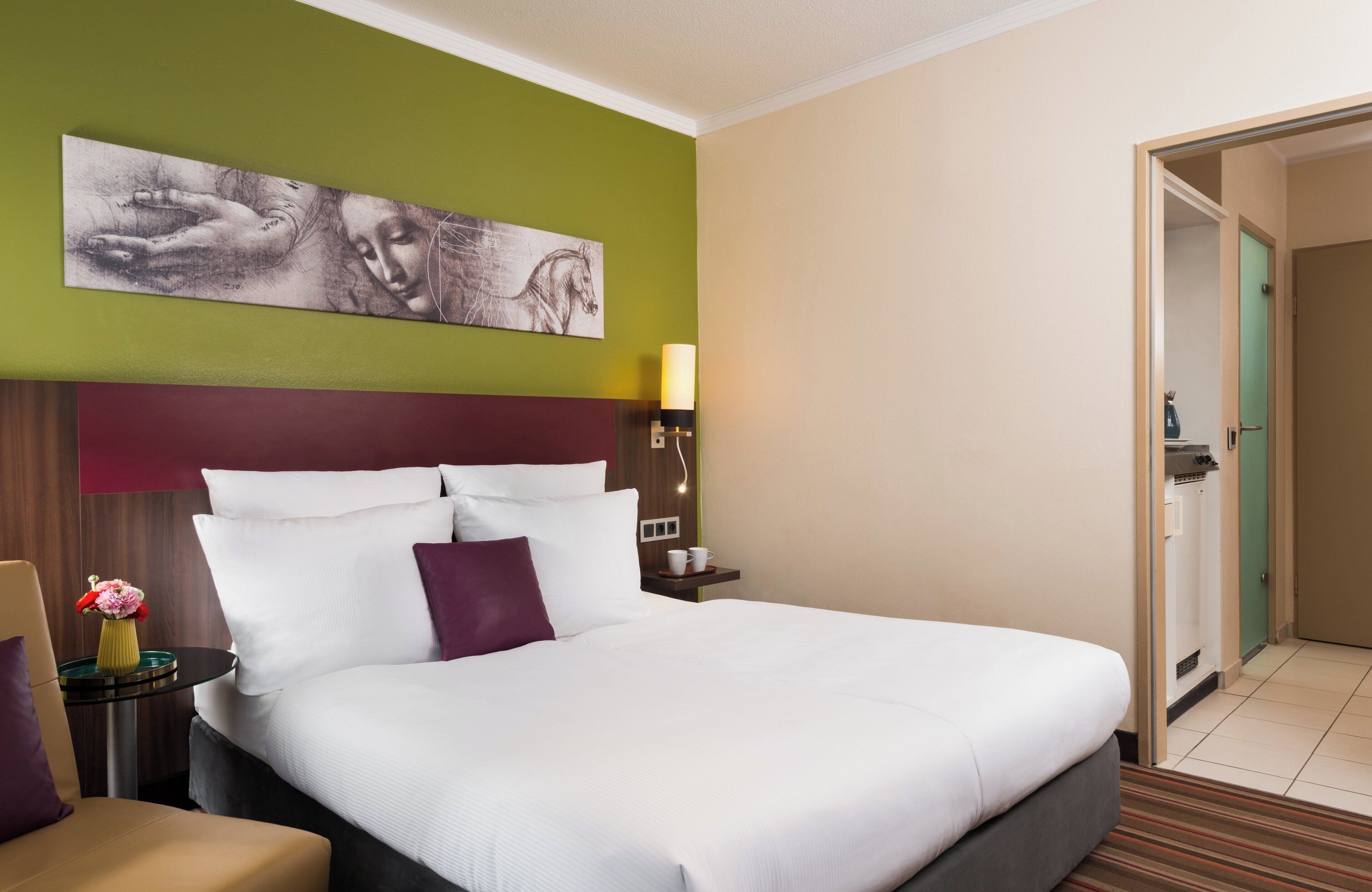 Comfort Room | In-room safe, desk, free WiFi, bed sheets
