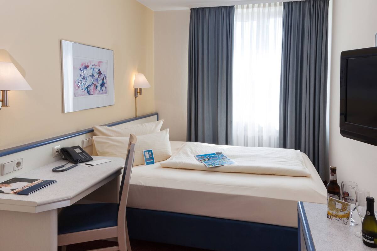 Habitación individual estándar | Ropa de cama hipoalergénica y camas con pillow-top