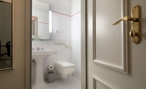 Kelengkapan dandanan diri percuma, pengering rambut, tuala disediakan