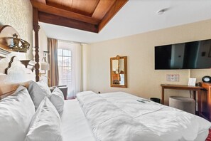 Premium bedding, in-room safe, blackout curtains, soundproofing - KING's HOTEL First (Munich)