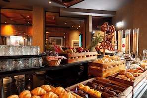 Daily buffet breakfast (EUR 19.5 per person)