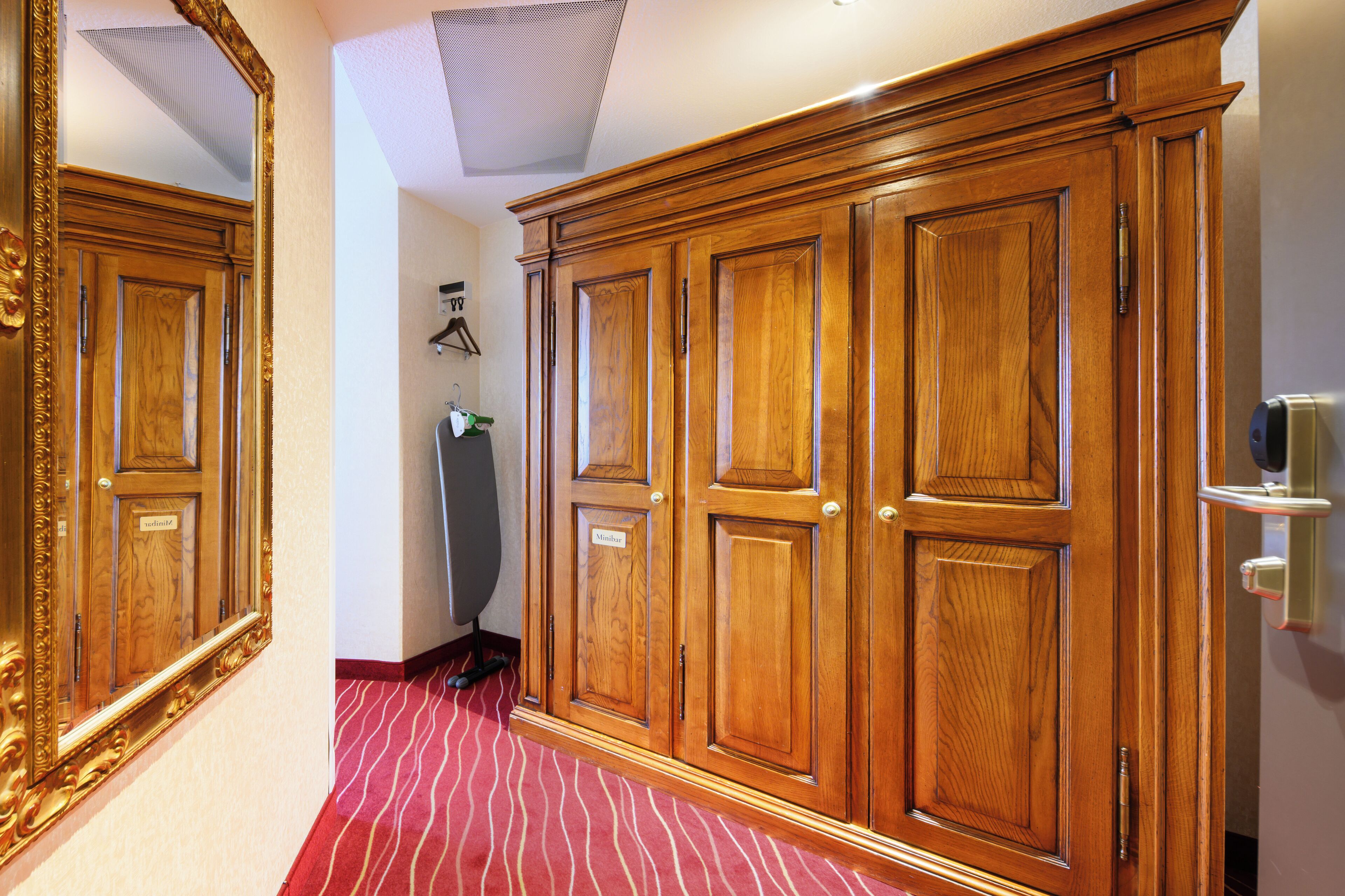 Photo - KING's Hotel First