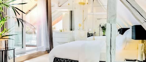 Studiosuite | Allergikerbettwaren, Zimmersafe, individuell dekoriert