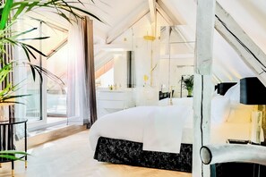 Suite estudio | Ropa de cama hipoalergénica, caja fuerte, decoración individual