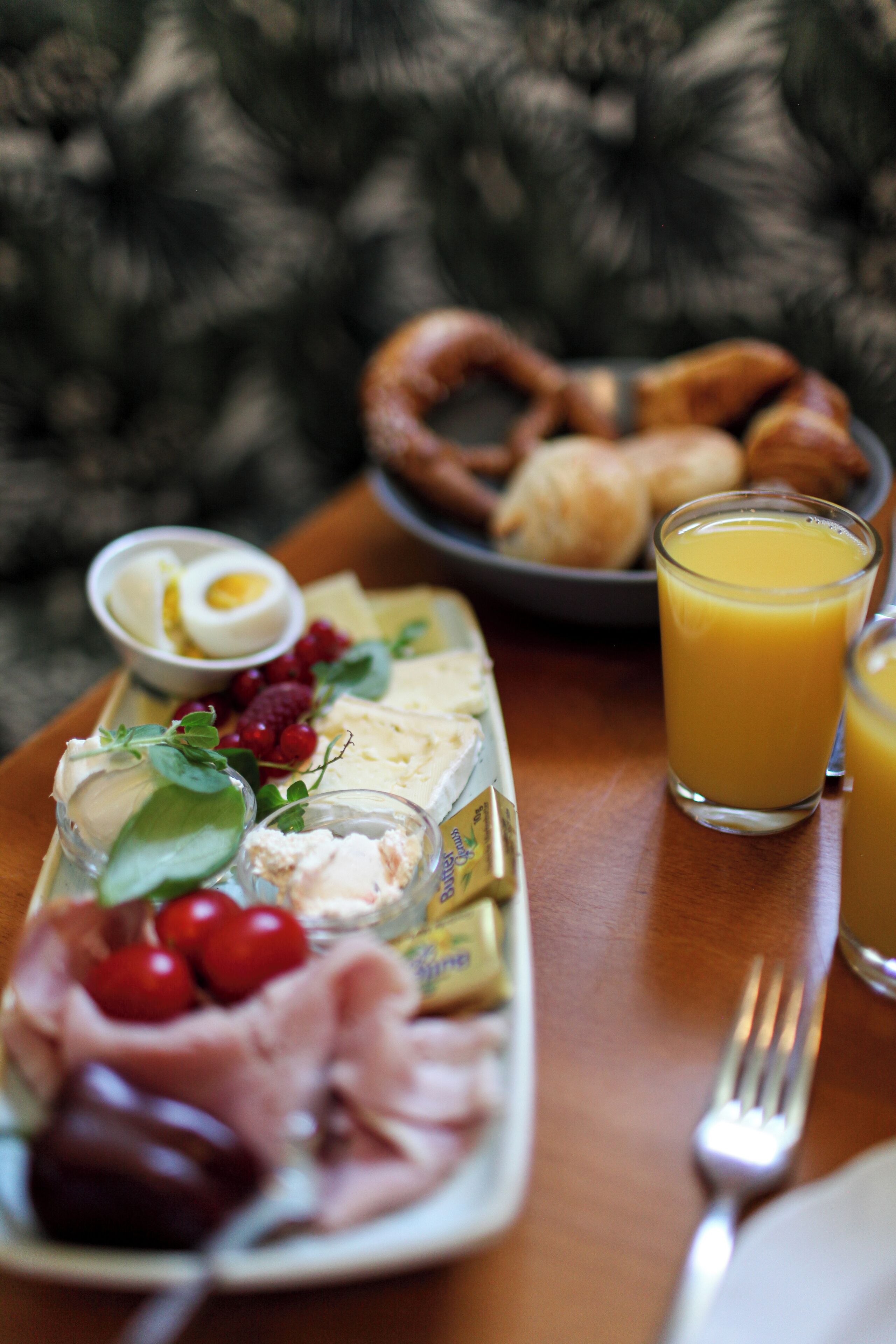 daily buffet breakfast (eur 15 per person)
