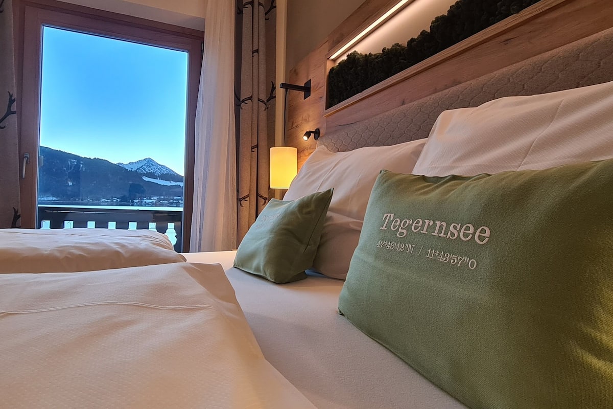 double room, lake view | premium bedding, soundproofing, free wifi, bed sheets