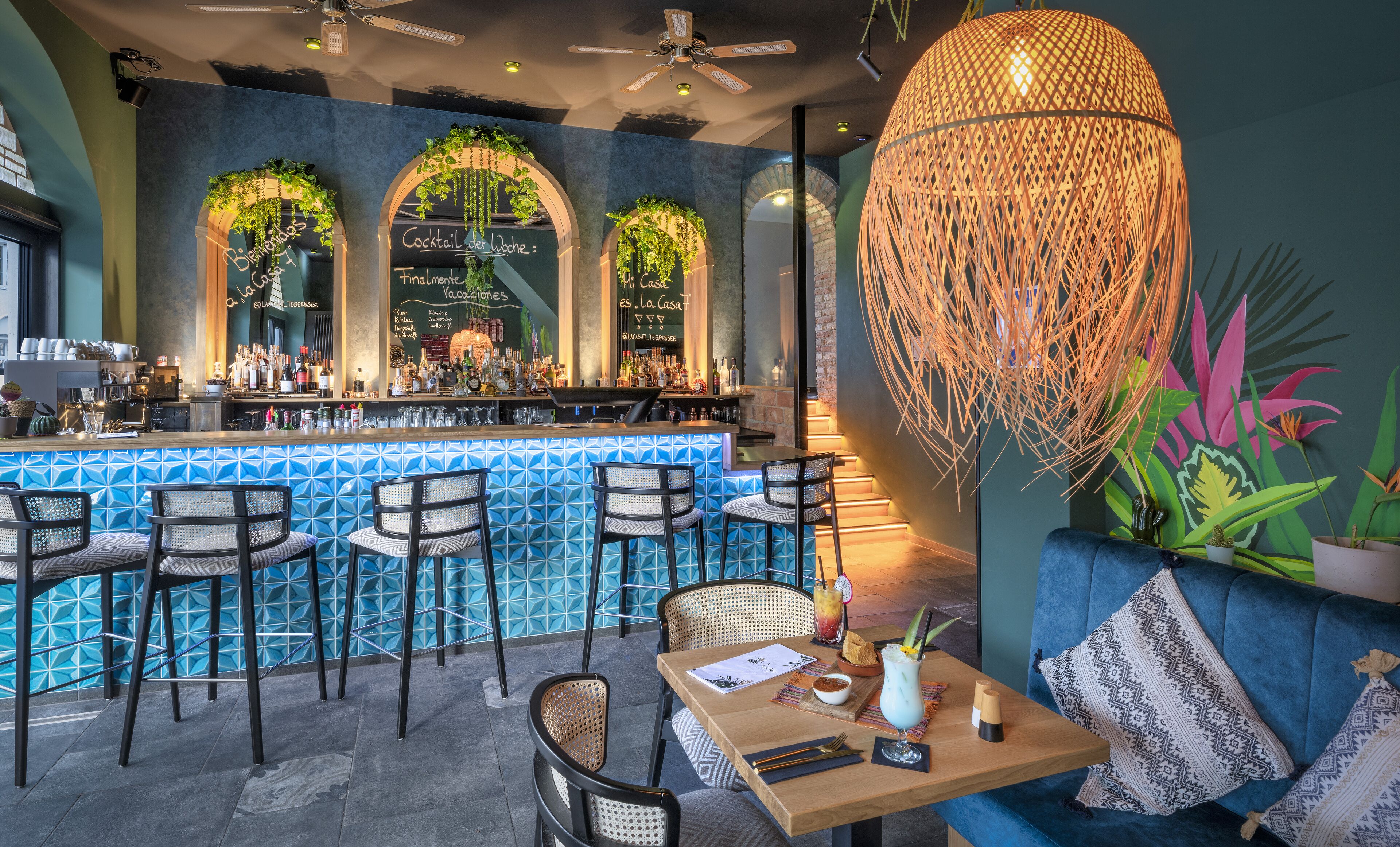 2 restaurants, breakfast, lunch, dinner served; regional cuisine