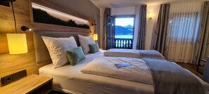 Double Room, Lake View | Premium bedding, soundproofing, free WiFi, bed sheets - Seehotel zur Post (Tegernsee)