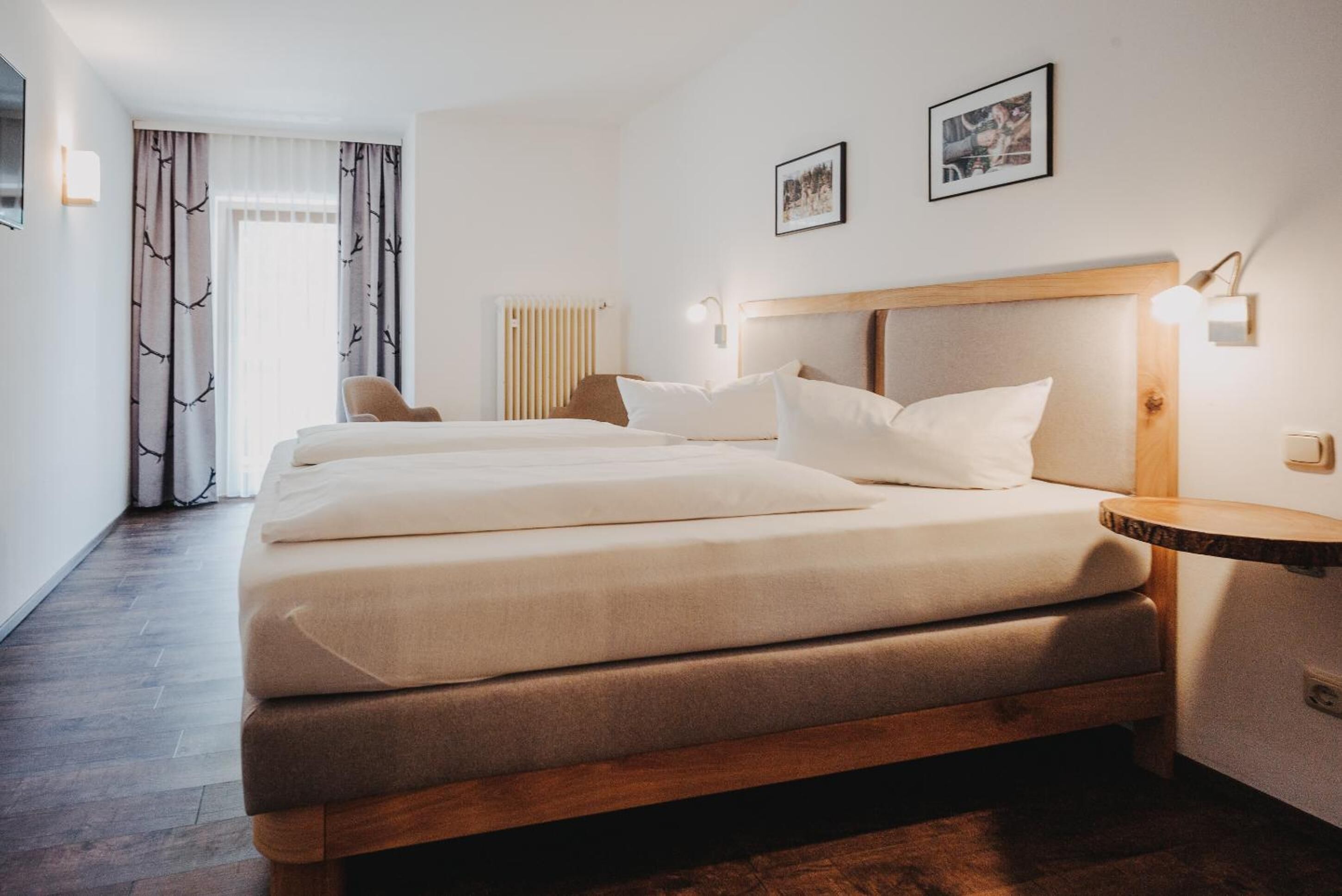 premium bedding, soundproofing, free wifi, bed sheets