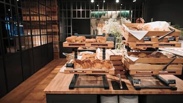 Daily buffet breakfast (EUR 16.9 per person)