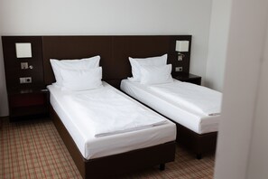 Comfort Double Room | 1 bedroom, desk, laptop workspace, soundproofing