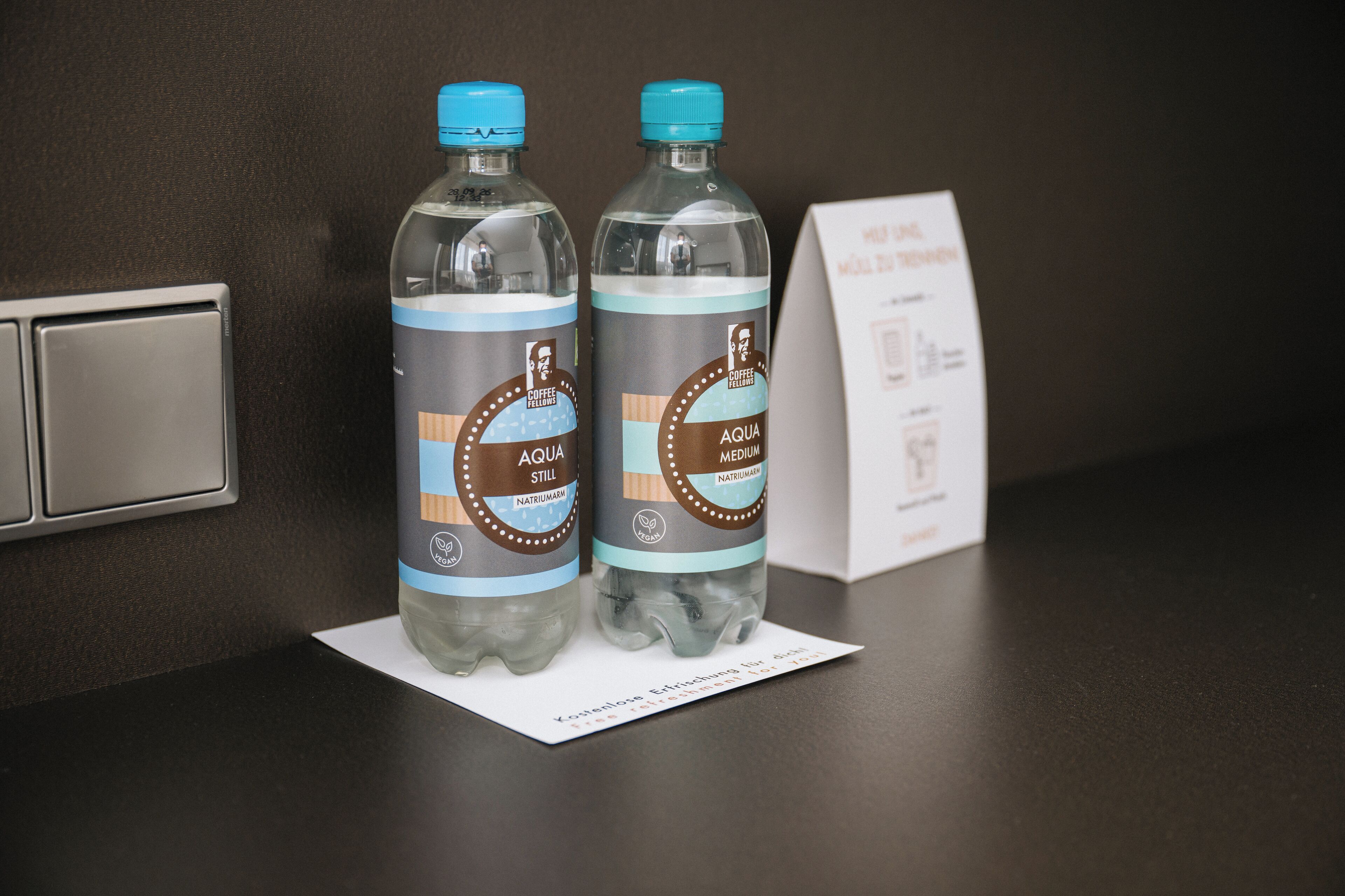 1 bedroom, desk, laptop workspace, soundproofing