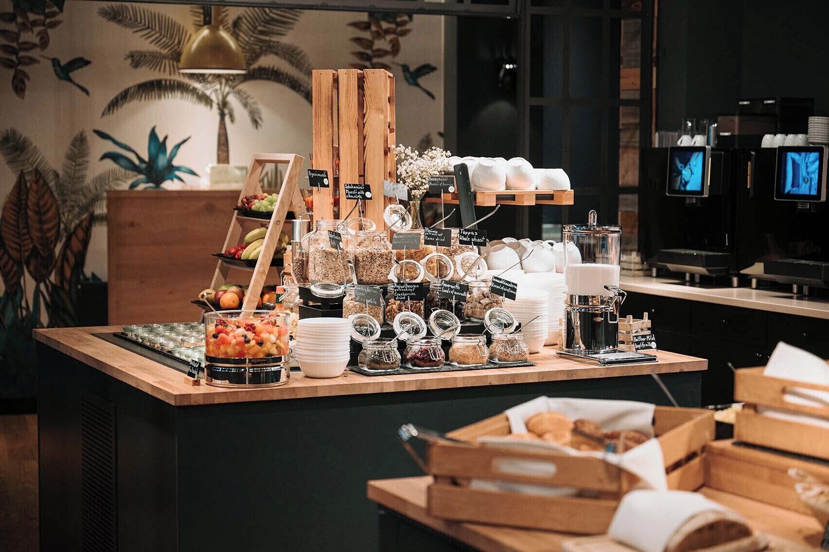 每日供應自助早餐 (每人 EUR16.9)