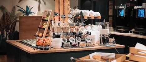 Petit déjeuner buffet (16.9 EUR par personne)