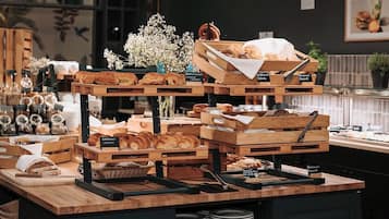 TĂ€gliches FrĂŒhstĂŒcksbuffet (16.9 EUR pro Person)