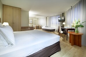 Triple Room | 1 bedroom, hypo-allergenic bedding, minibar, in-room safe