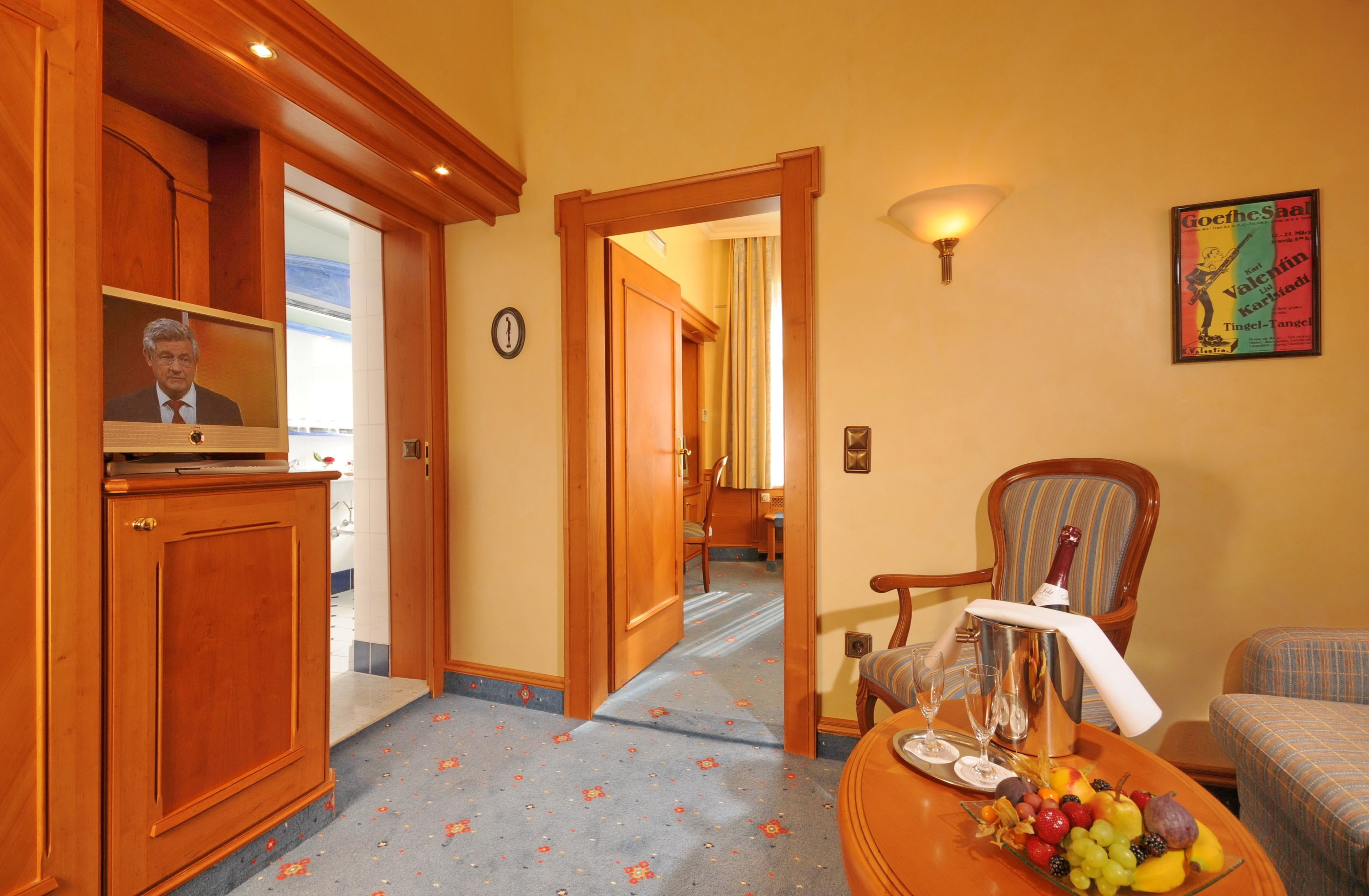 junior suite | 1 bedroom, free minibar, in-room safe, desk