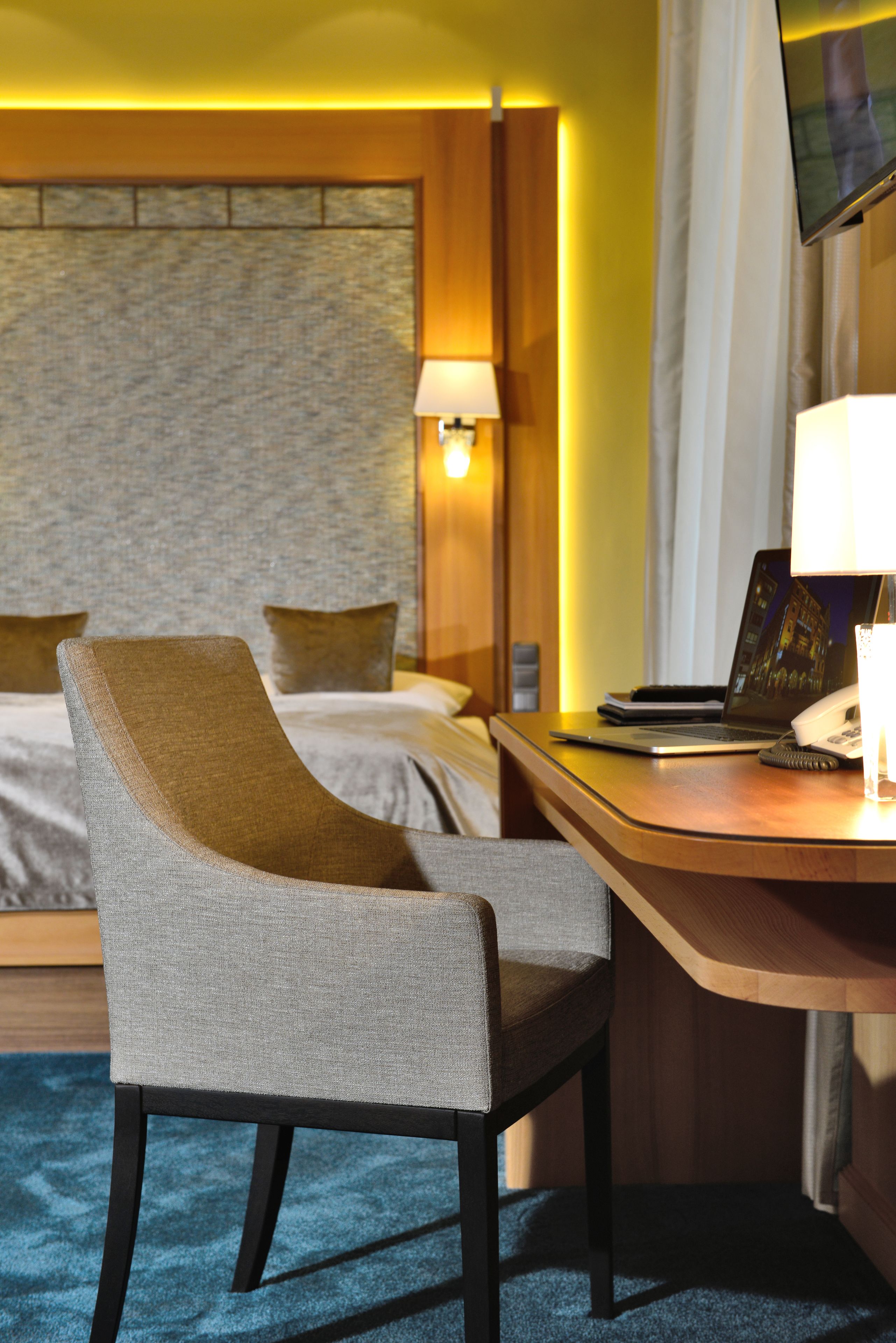 deluxe double room | 1 bedroom, free minibar, in-room safe, desk
