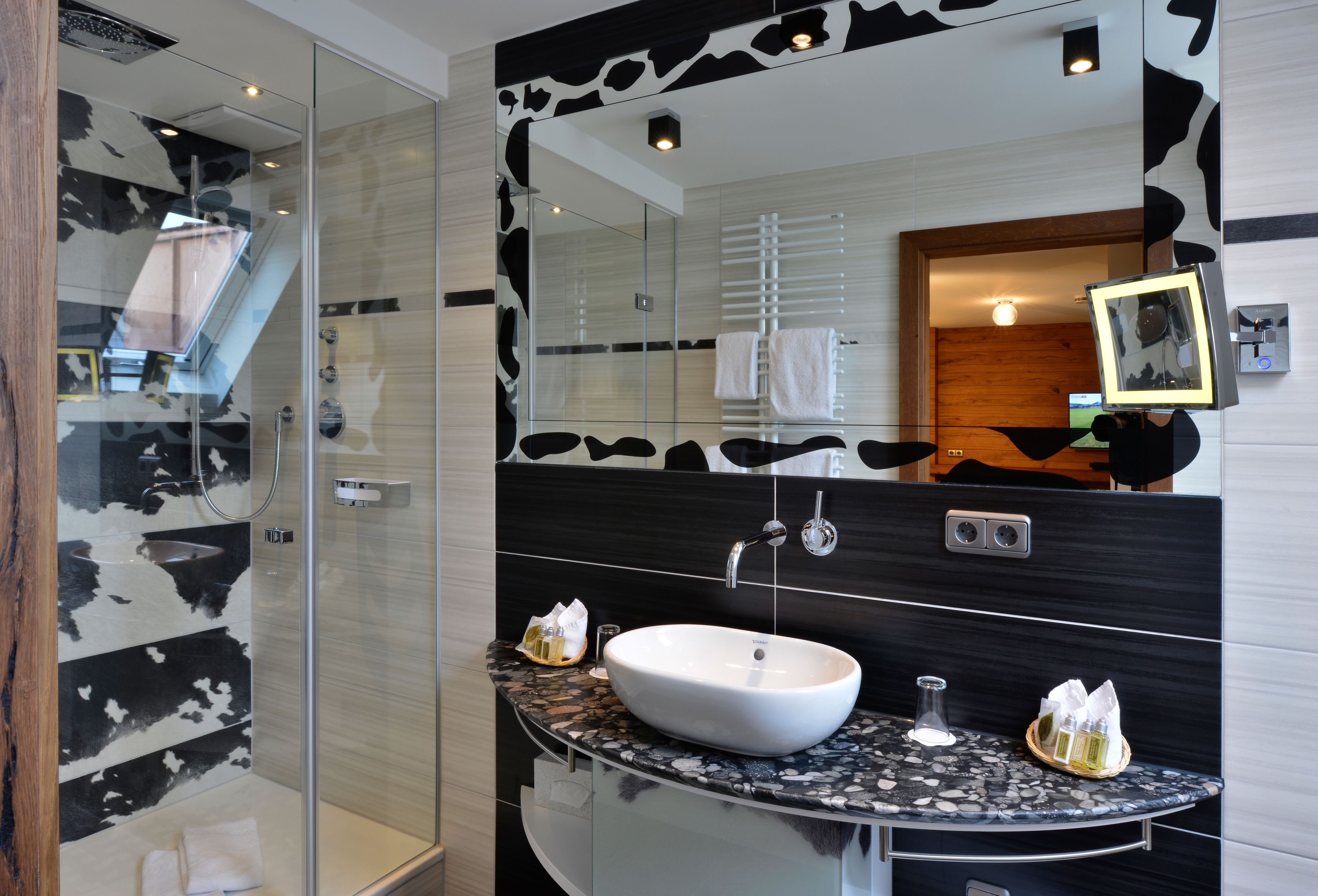 superior double room | bathroom | free toiletries, hair dryer, slippers, towels