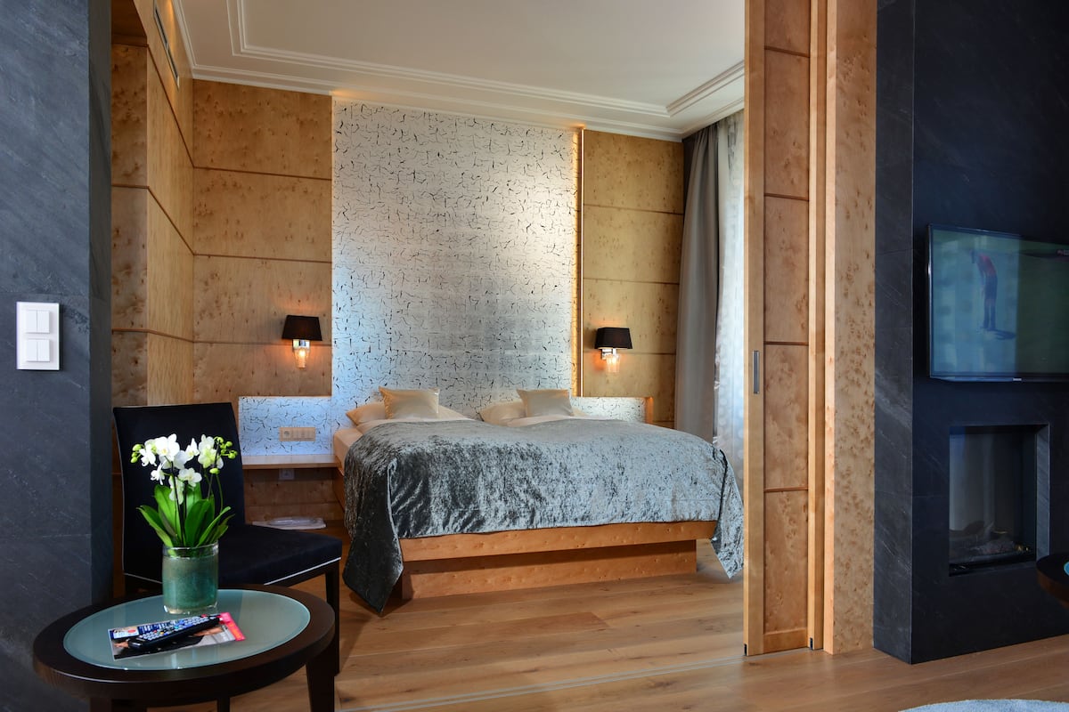 suite | 1 bedroom, free minibar, in-room safe, desk