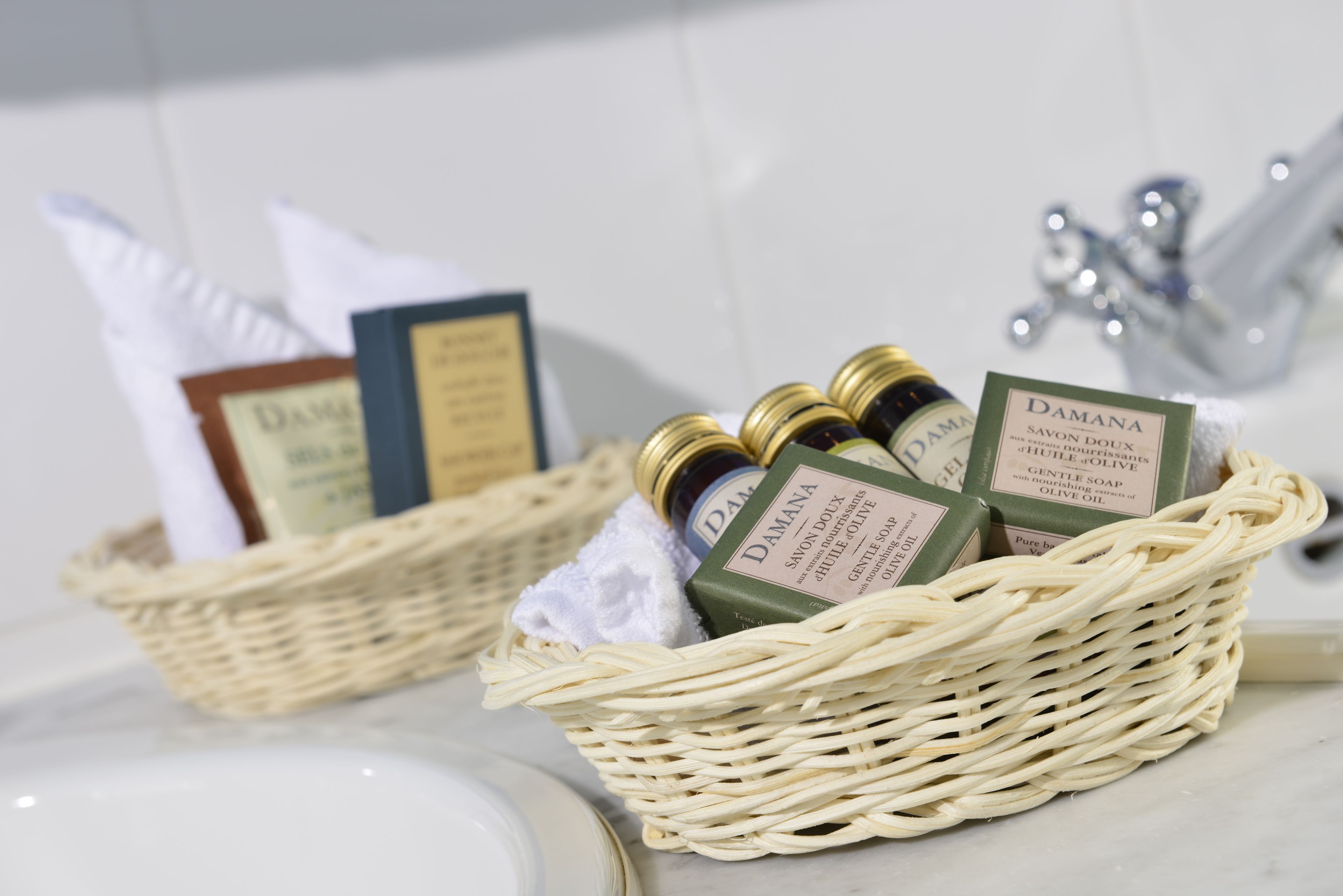 junior suite | bathroom | free toiletries, hair dryer, slippers, towels