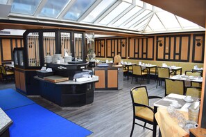 Morgenmadsbuffet hver dag (10 EUR pr. person)
