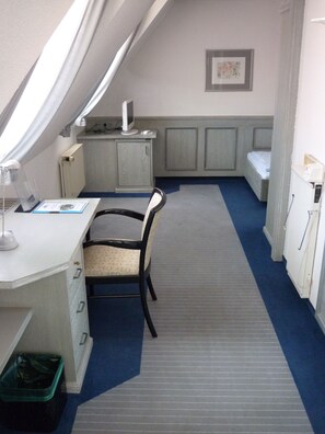 Premium bedding, minibar, desk, blackout drapes
