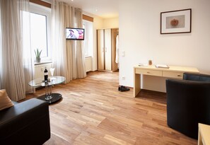 XX Comfort Apartment, 1 Bedroom | Hypo-allergenic bedding, minibar, in-room safe, desk