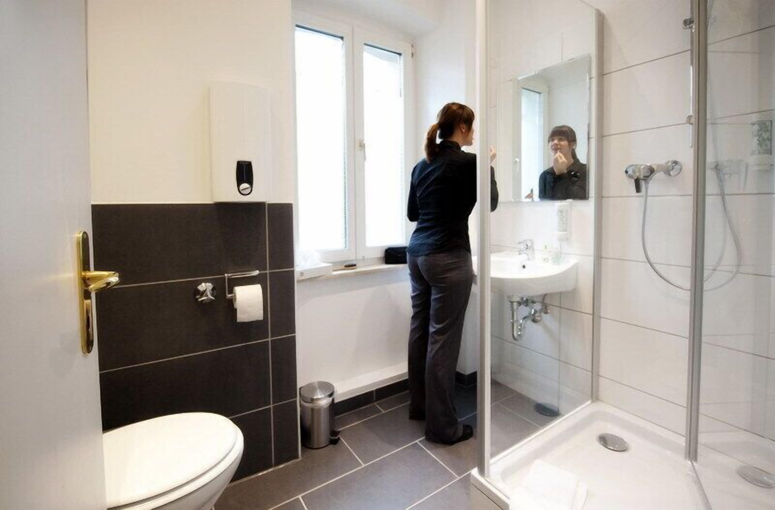 xx comfort apartment, 1 bedroom  | bathroom | shower, free toiletries, hair dryer, towels