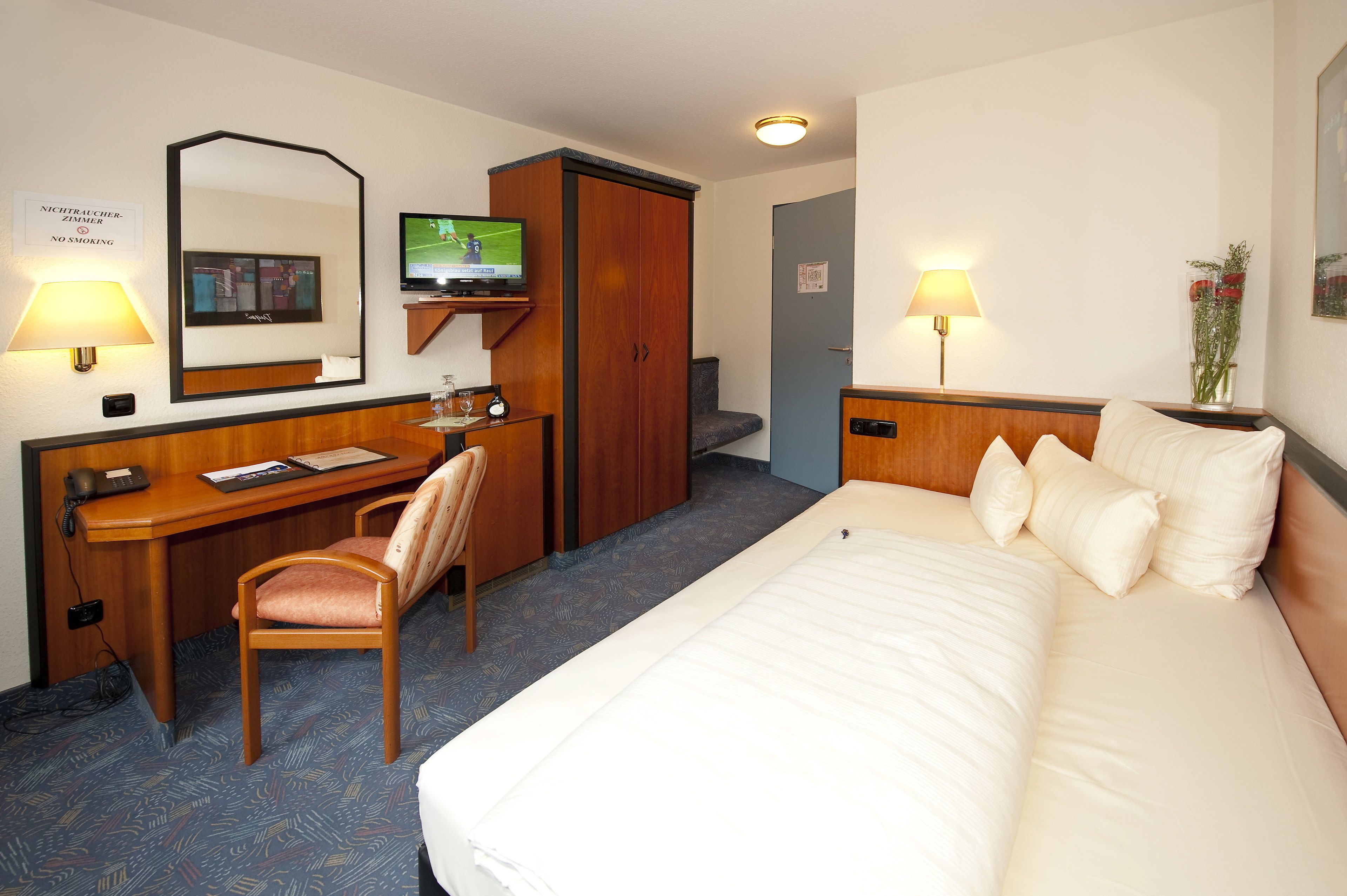 single room | 1 bedroom, hypo-allergenic bedding, minibar, in-room safe