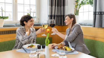 Mittagessen und Abendessen, regionale Küche
