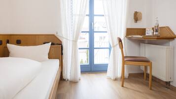 Standard Single Room | Minibar, desk, laptop workspace, soundproofing