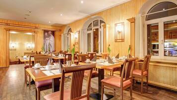Tägliches Frühstücksbuffet gegen Gebühr