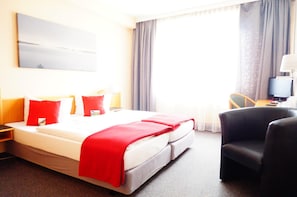 Caja de seguridad en la habitación, escritorio y cunas gratuitas