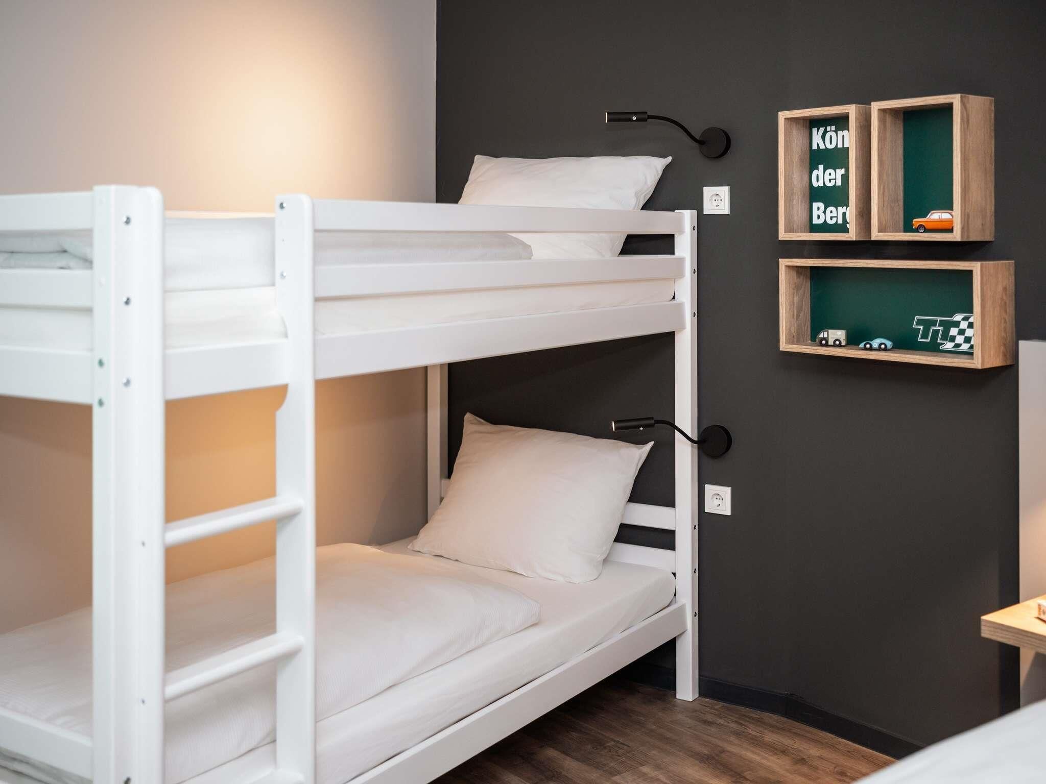 Quarto standard, 2 camas de casal | Escrivaninha, espaço de trabalho para notebook, cortinas blackout