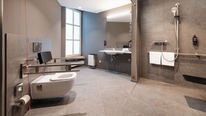 A modern bathroom with a toilet, bidet, and shower. - ibis Styles Neckarsulm  (Neckarsulm)