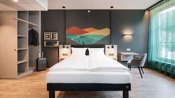 Chambre Standard, 1 lit double, accessible aux personnes à mobilité réduite | Bureau, espace de travail pour ordinateur portable, rideaux occultants