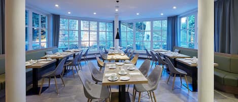 Buffet déjeuner (18 EUR par personne)