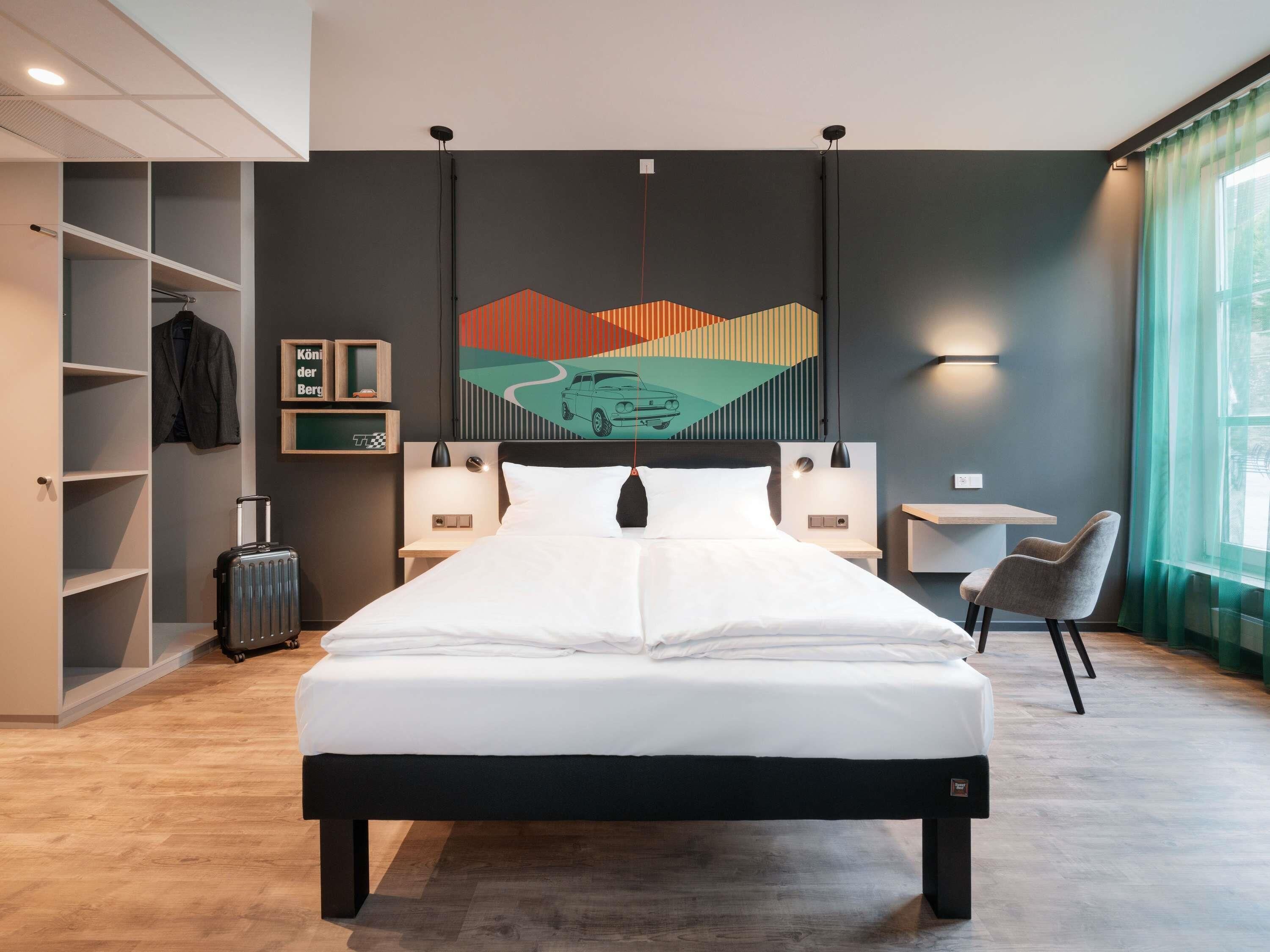 Kamar Standar, 1 Tempat Tidur Double, akses difabel | Meja kerja, ruang kerja ramah laptop, dan tirai kedap cahaya