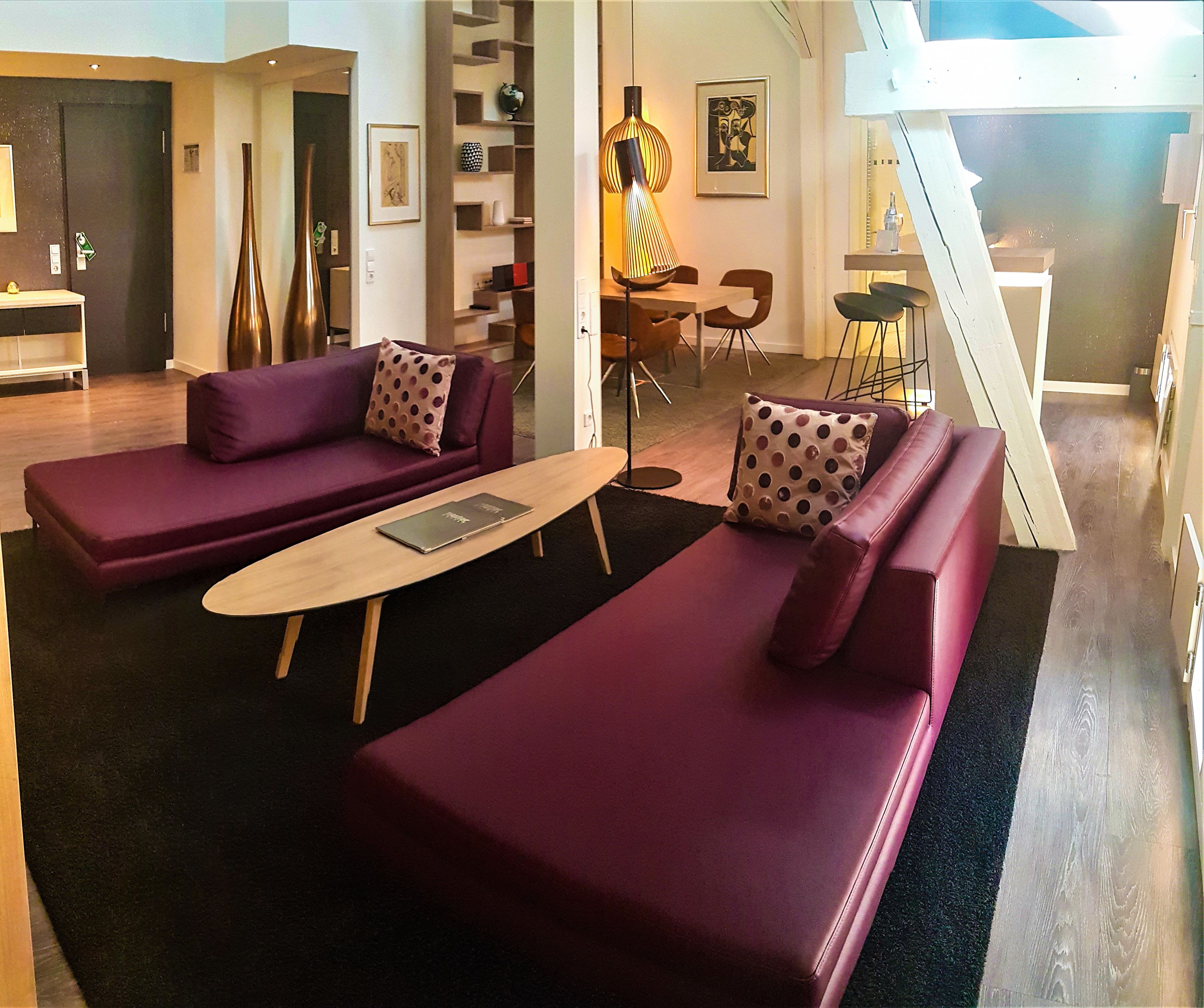 executive suite | living area | 26-inch flat-screen tv with cable channels, tv