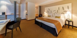 In-room safe, desk, laptop workspace, blackout drapes - nestor Hotel Stuttgart-Ludwigsburg (Ludwigsburg)