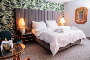 Caja de seguridad en la habitación y escritorio 