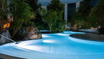 Sauna seca, banheira de hidromassagem, sauna a vapor