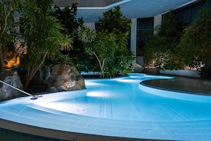 Sauna, hot tub, steam room - Eventhotel Pyramide (Voesendorf)