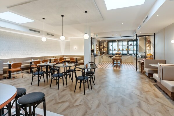 Café da manhã com buffet todos os dias (EUR 20 por pessoa) 