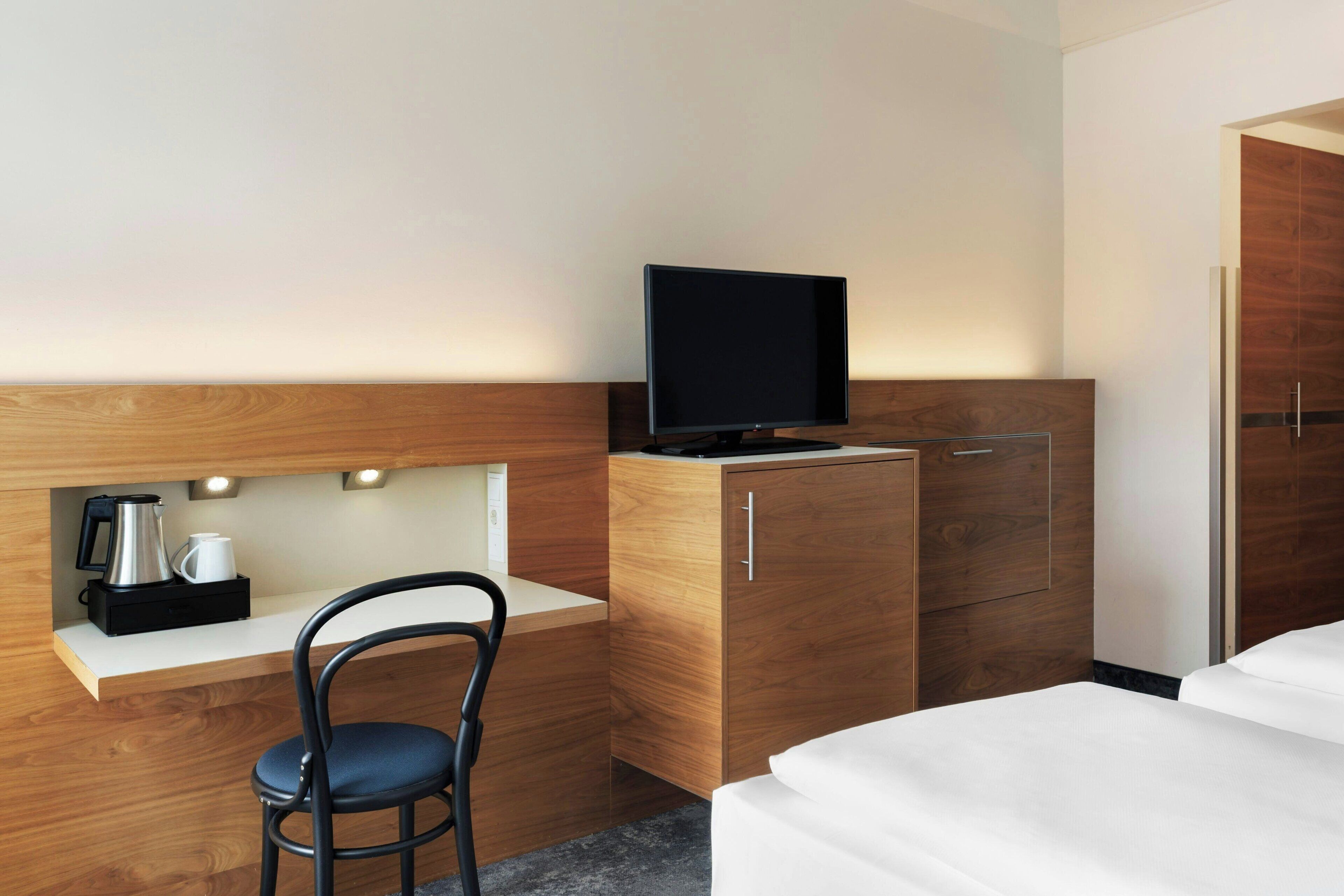 Standard Room, 2 Twin Beds | In-room safe, desk, iron/ironing board, free WiFi