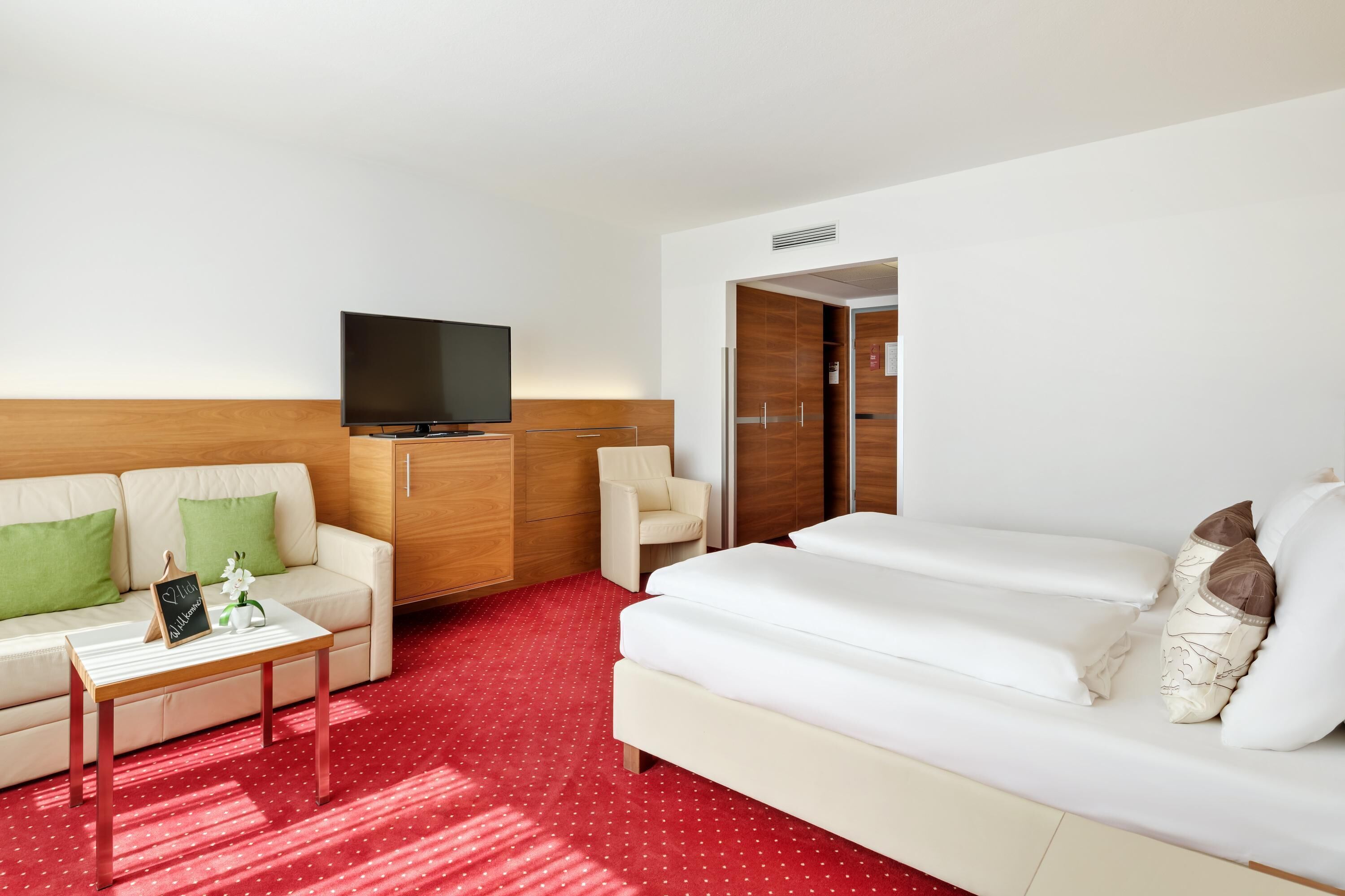 premium room | 1 bedroom, minibar, in-room safe, desk