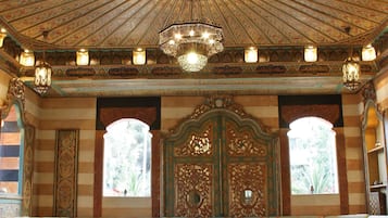 2 間餐廳,供應早餐